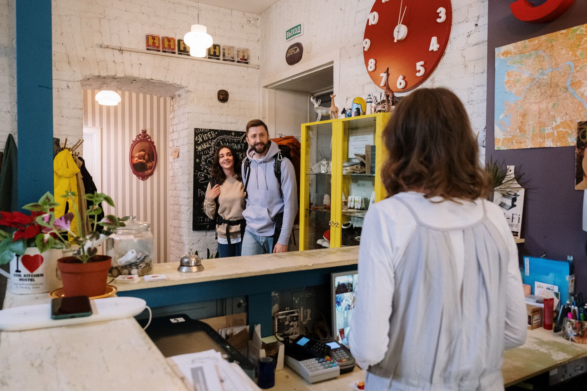 Agences de voyage : convertir les avis clients en levier commercial